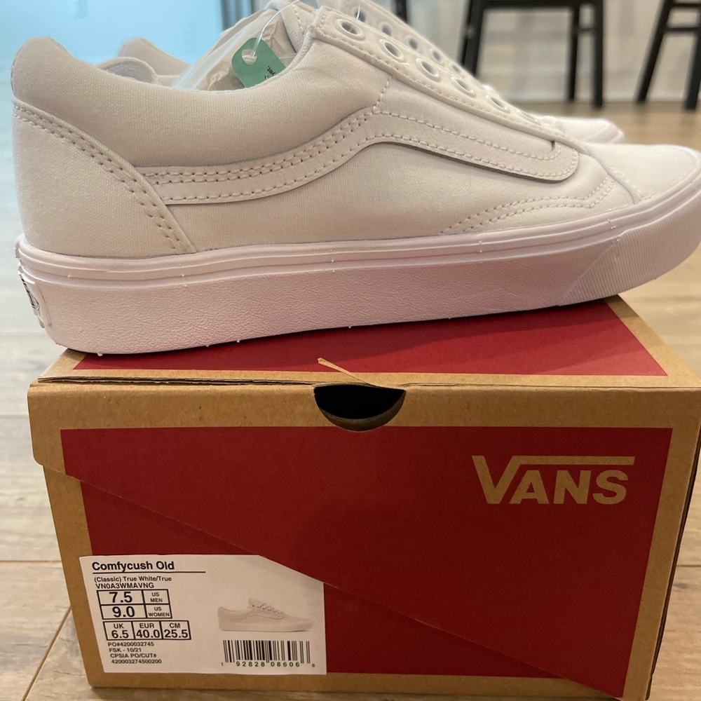 Comfycush old classic true white, womens 9.